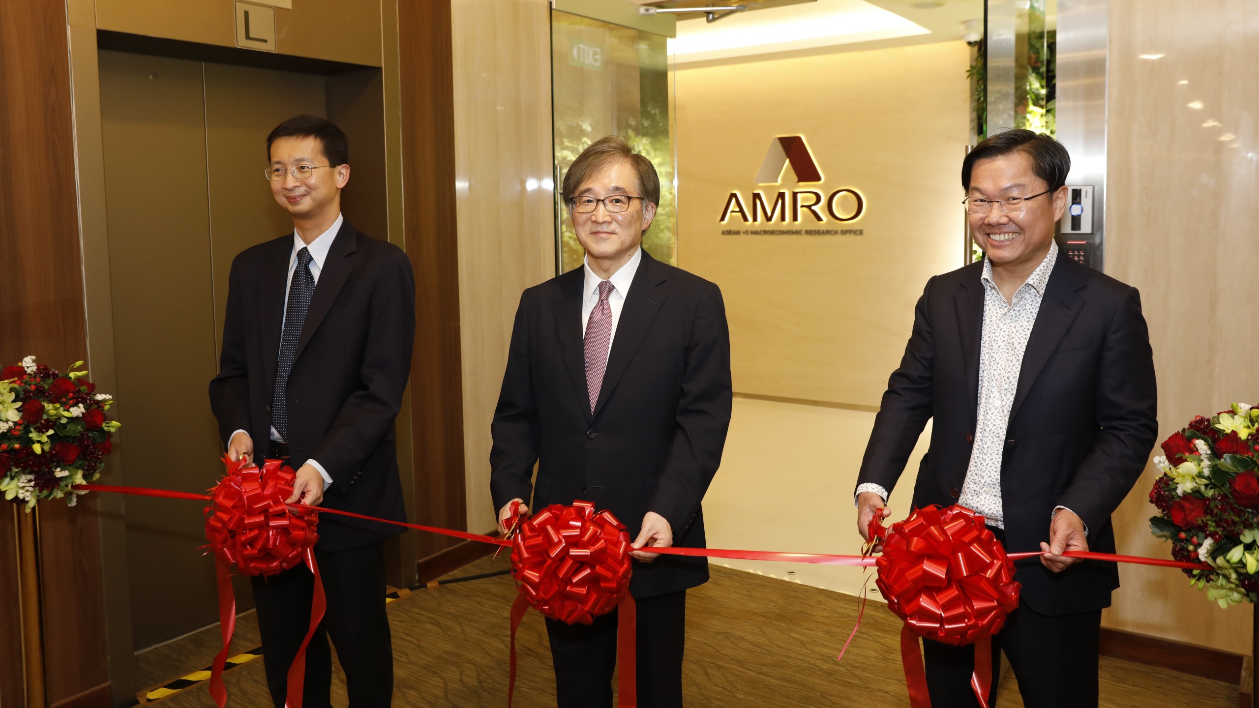 Read more about the article AMRO announces office expansion in Singapore